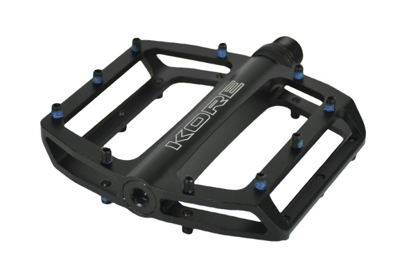Педали KORE TORQ,92x98мм.экструд.ал.AL-6061-T6,осьCr-Mo,фрез,пром.подш,40смен.шипов 6мм,черные,306гр